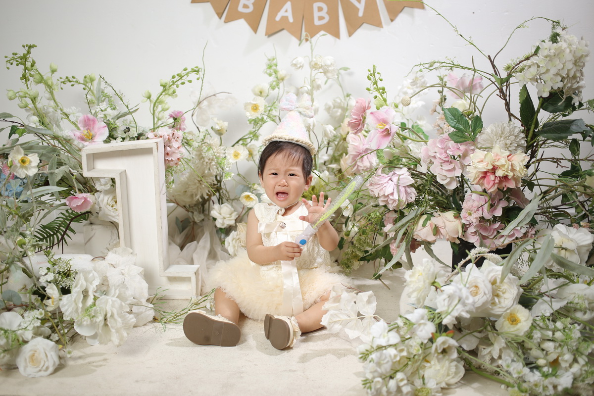 Dưa Hấu cầm đồ chơi sinh nhật